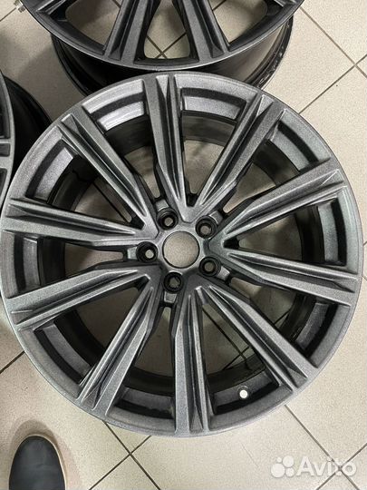 Диски Audi Q8 r20