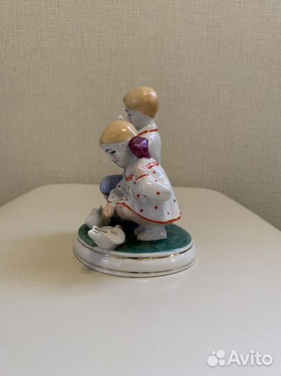 Фарфоровая статуэтка 