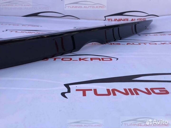 Спойлер на крышку багажника Toyota Camry 50 W5117