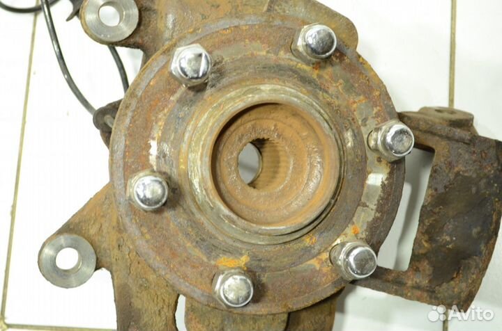 Кулак поворотный передний правый Nissan Armada