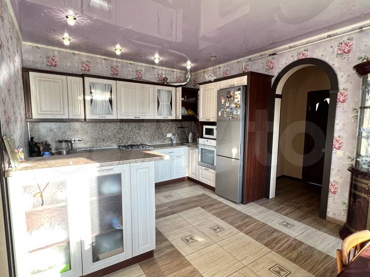 Дом 163,7 м² на участке 7,5 сот.