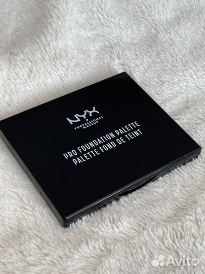 Палетка тональных средств NYX