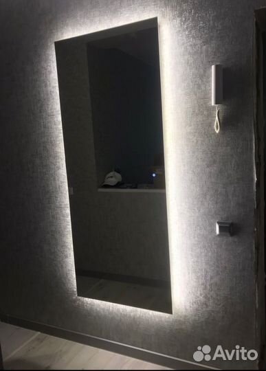 Парящее зеркало полукруг с подсветкой в ванную