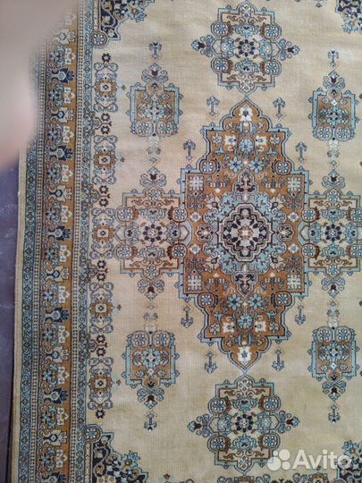 Ковер шерстяной 2 на 3 метра в отличном состоянии