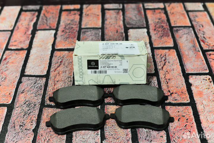 Колодки тормозные Mercedes-Benz A0074205520