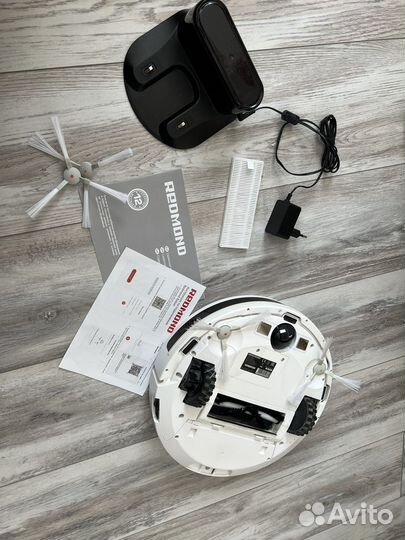 Робот пылесос redmond rv-R640S