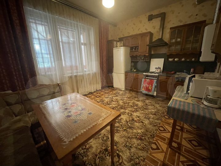 3-к. квартира, 135,7 м², 2/4 эт.