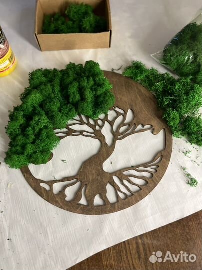 Резное панно из дерева