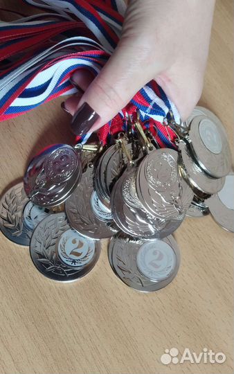 Спортивные кубки, дипломы, медали