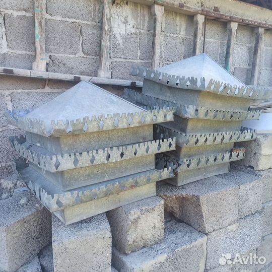 Колпаки на кирпичные заборные колонны