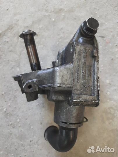 Кронштейн маслянного фильтра Volkswagen Audi