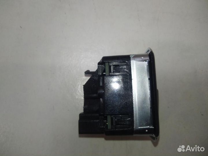 Кнопка открывания багажника Mercedes-Benz E-Class