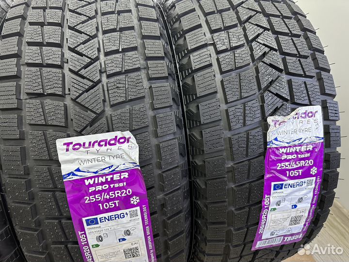 Tourador Winter Pro TSS1 255/45 R20 105T