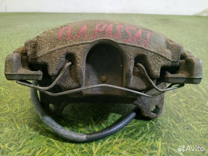 Суппорт тормозной лев. перед. Volkswagen Passat