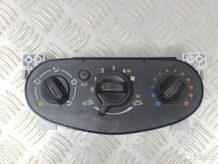 Блок управления отопителем Renault Sandero 1