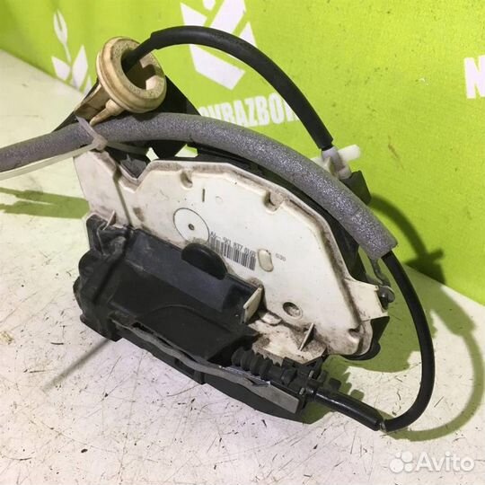 Замок двери передней правой Фольксваген Гольф 6