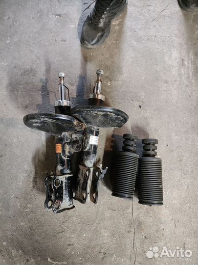 Передние стойки Toyota Camry SV30