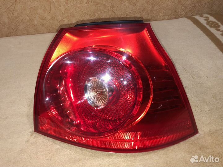 Фонарь правый VW Golf 5