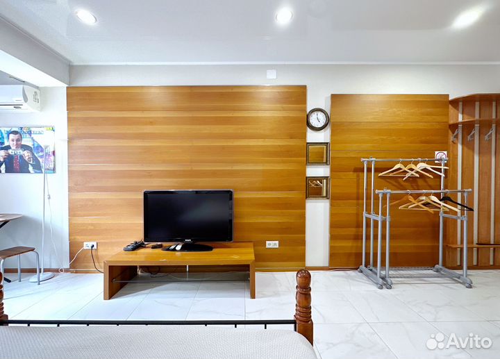 Журнальный столик/тумбочка под телевизор