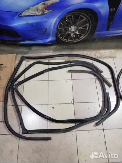 Уплотнители дверных проемом Nissan Primera P12