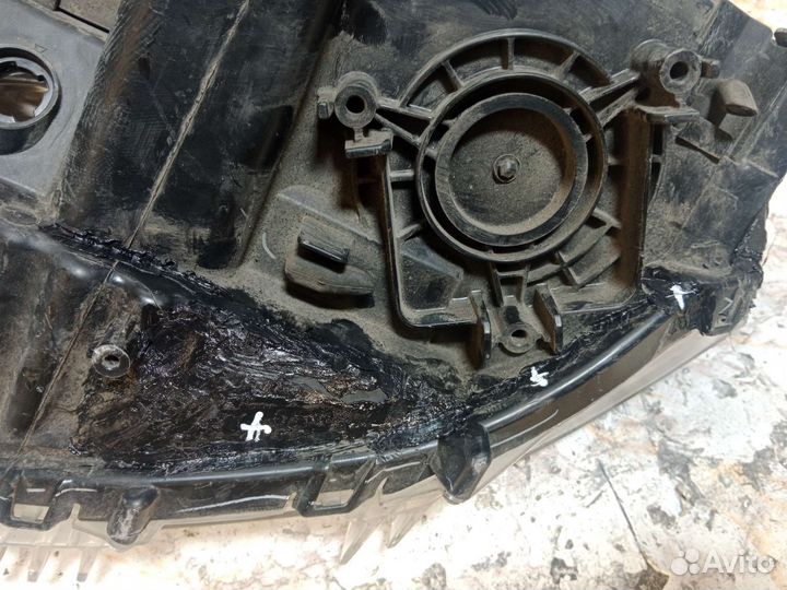 Фара правая Mitsubishi Pajero Sport 2