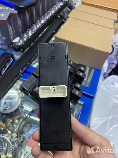 Блок управления стеклоподъемников Hyundai Sonata