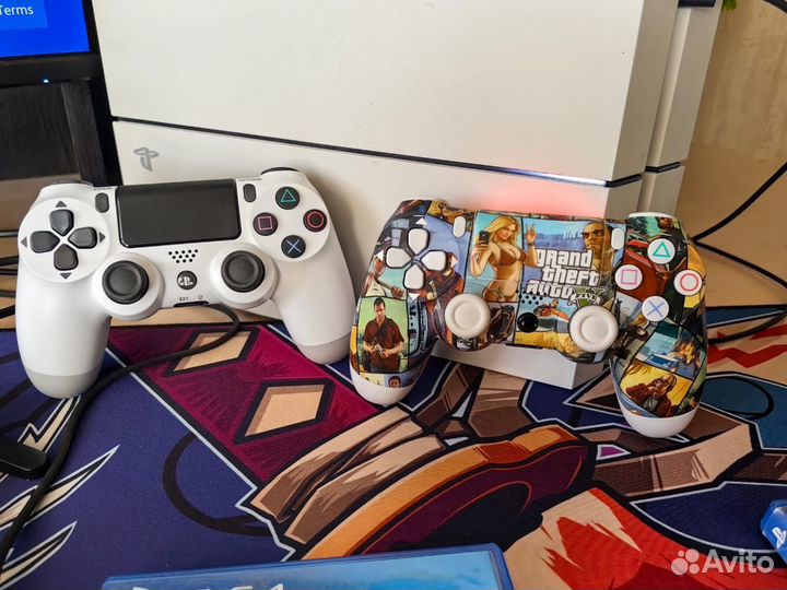 Sony PS4 / 2 новых джостика