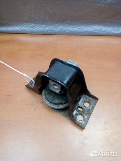 Подушка (опора) двигателя правая Nissan Note E11