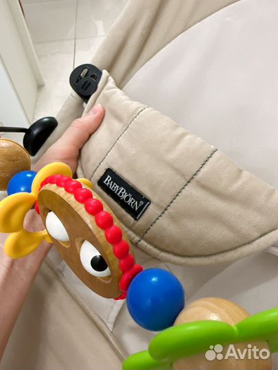 Шезлонг babybjorn с игрушкой + доп чехол