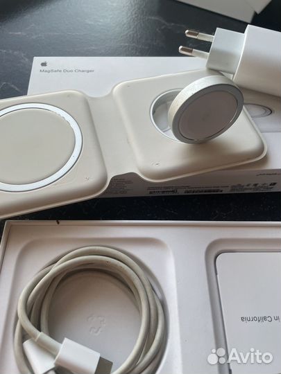 Зарядное устройство на iPhone MagSafe Duo Charger