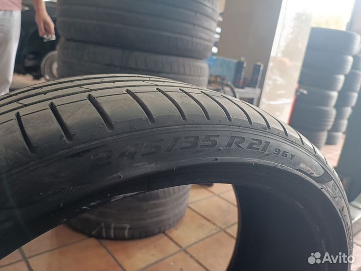 Pirelli P Zero Luxury Saloon 245/35 R21 и 275/30 R21 98Y