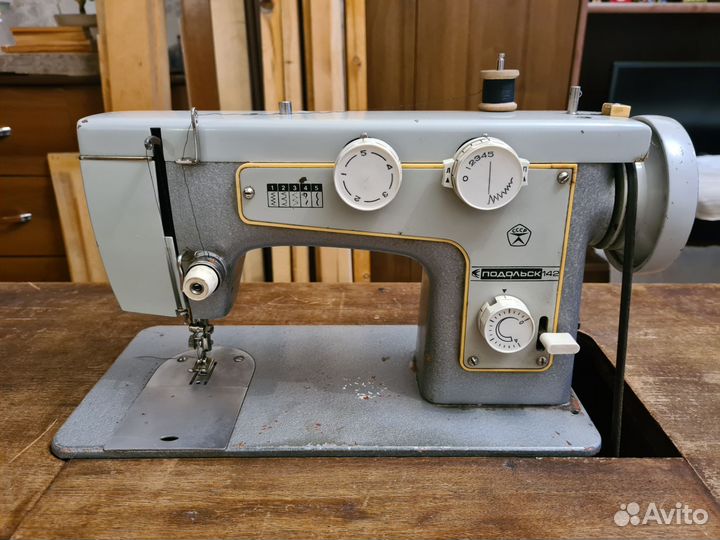 Швейная машинка Подольск 142