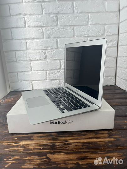 MacBook Air 13 early 2014 ram4/i5/ssd128