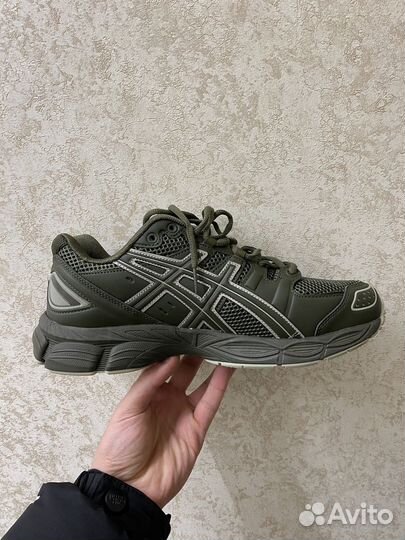 Кроссовки asics