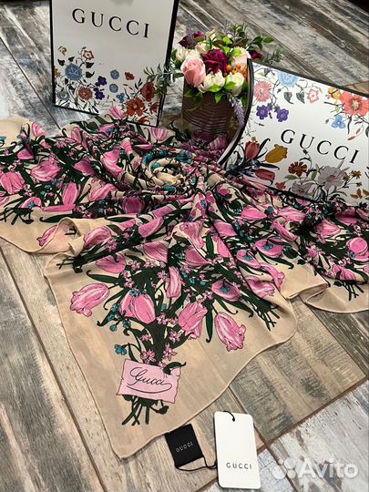 Платок шаль Gucci бежевая в упаковке бренда