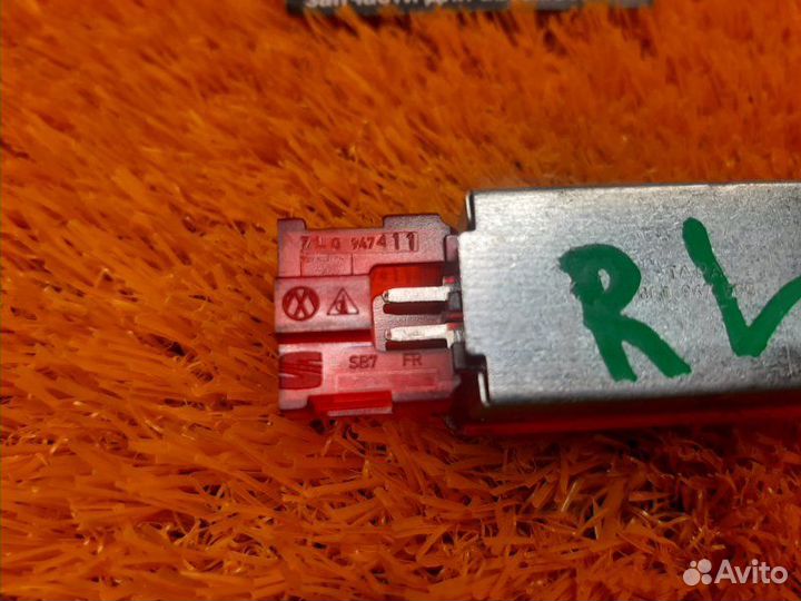 Плафон освещения задний левый Volkswagen Touareg