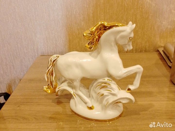 Конь лфз с позолотой. 1970год