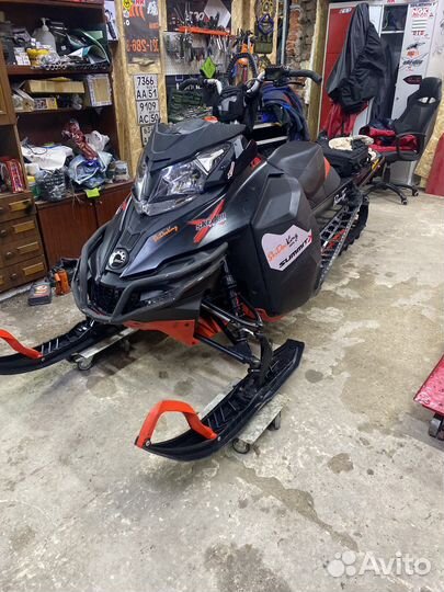 BRP Ski-Doo Summit 800 R XM