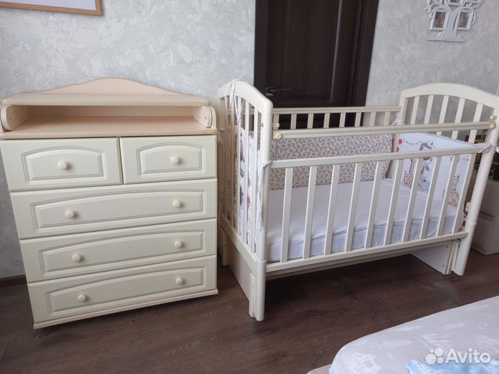 Кроватка детская с пеленальным комодом