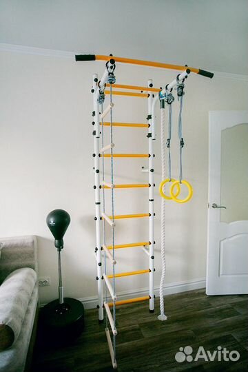 Шведская стенка с безопасным покрытием