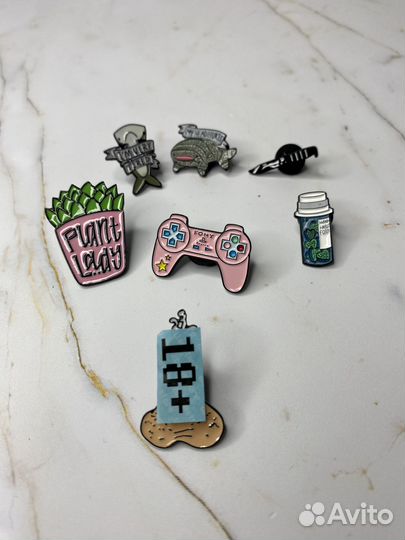 Значки пины металлические броши