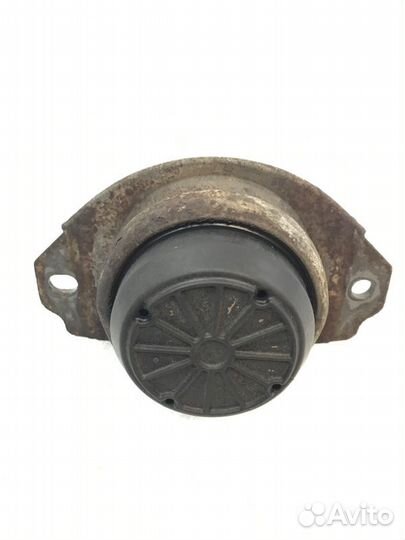 Опора двигателя правая Land Rover Discovery 3 L319