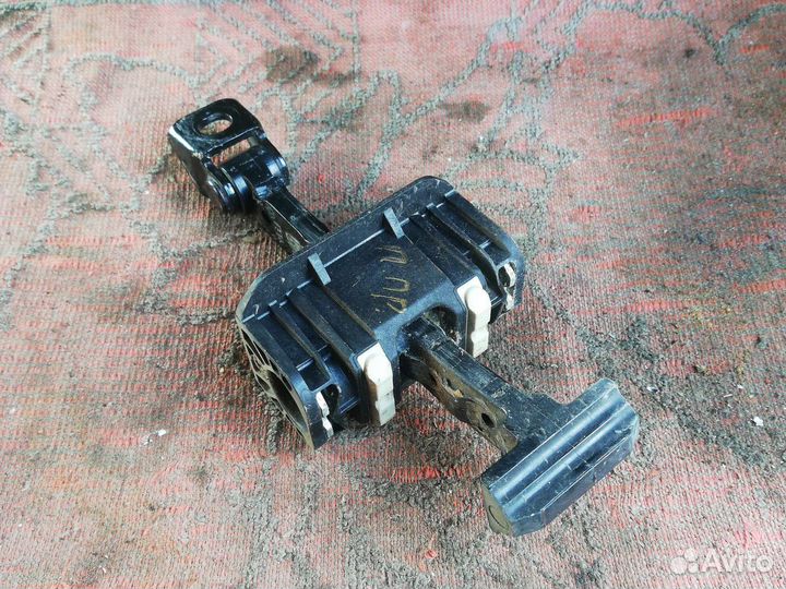 Ограничитель двери бмв 3