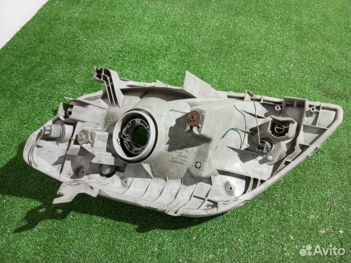 Фара галогеновая правая Toyota Corolla Fielder