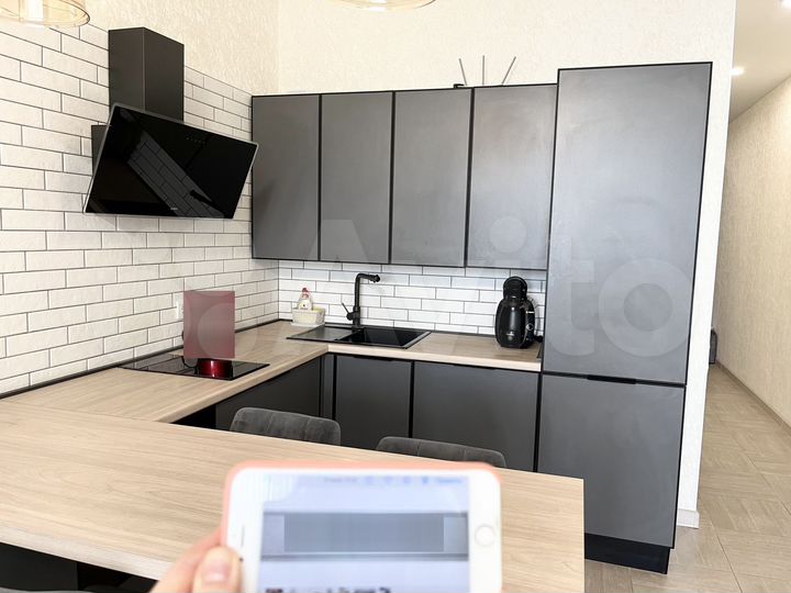 2-к. квартира, 54 м², 4/10 эт.