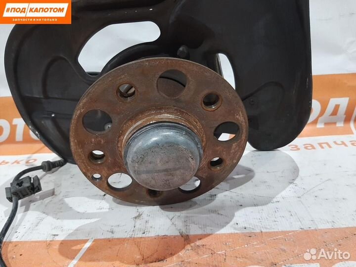 Кулак передний правый Mercedes-Benz C-Класс W204