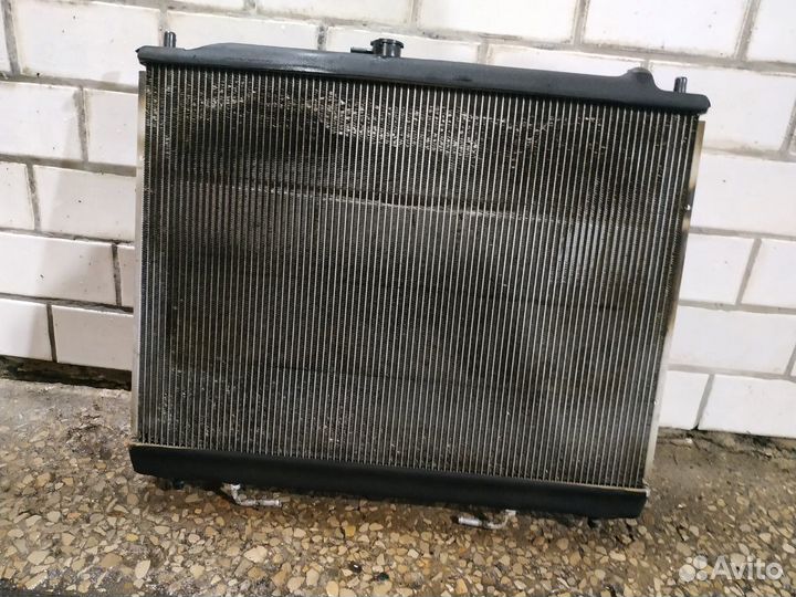 Радиатор Паджеро 4 оригинал
