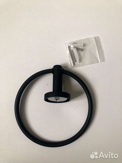 Вешалка для полотенец в ванной