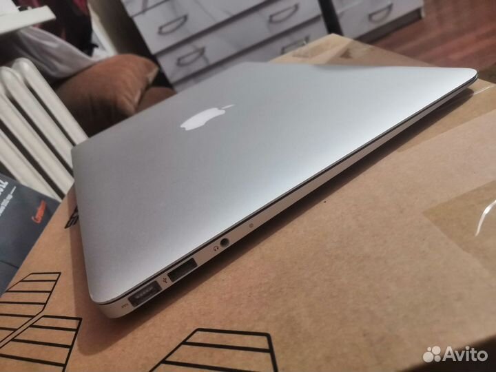 MacBook Air 13, 256 гб, Core i7