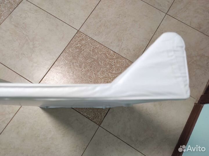 Пеленальная доска на кроватку